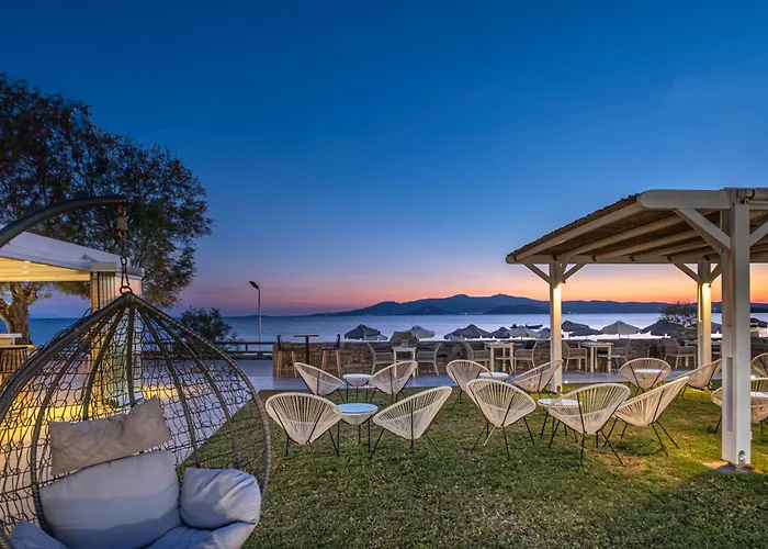 Отель Liana & 4*