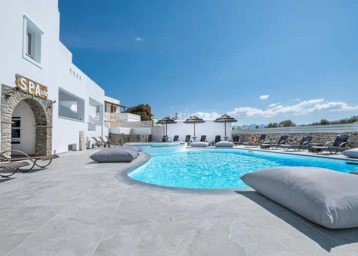 Отель Liana & 4*